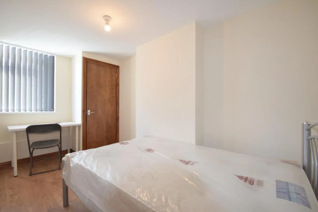 8 bedroom house for rent