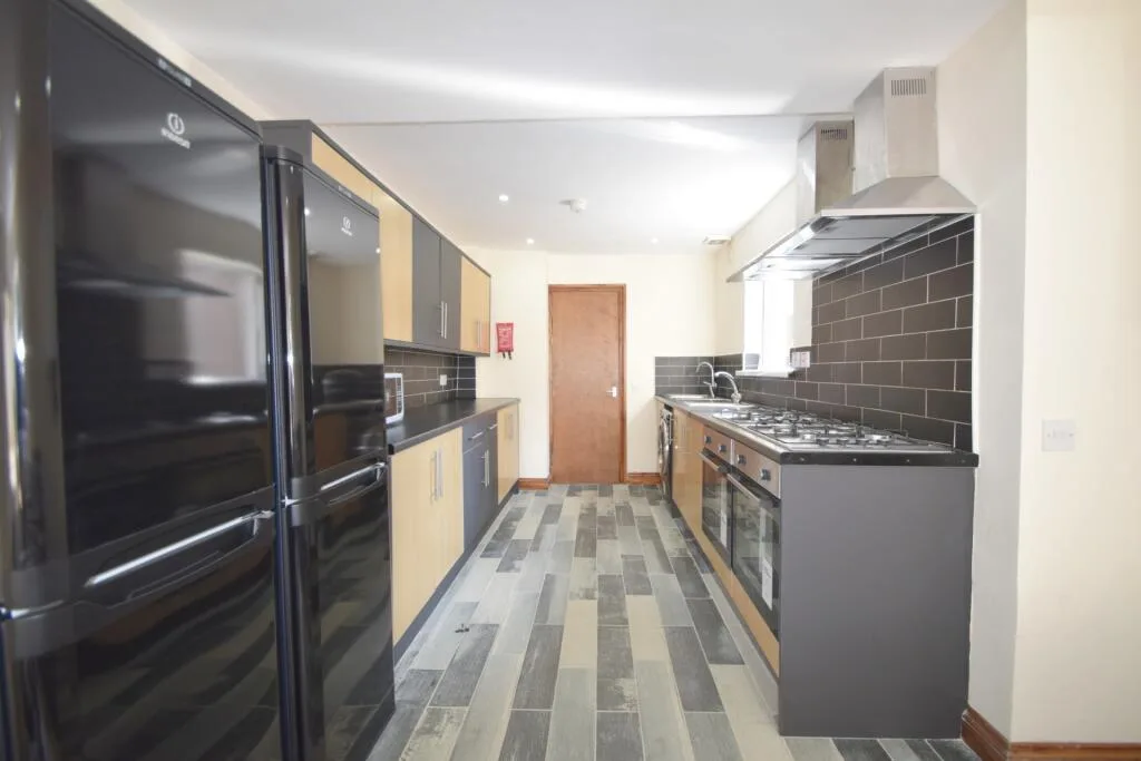 8 bedroom house for rent