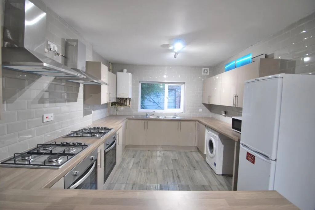 8 bedroom house for rent
