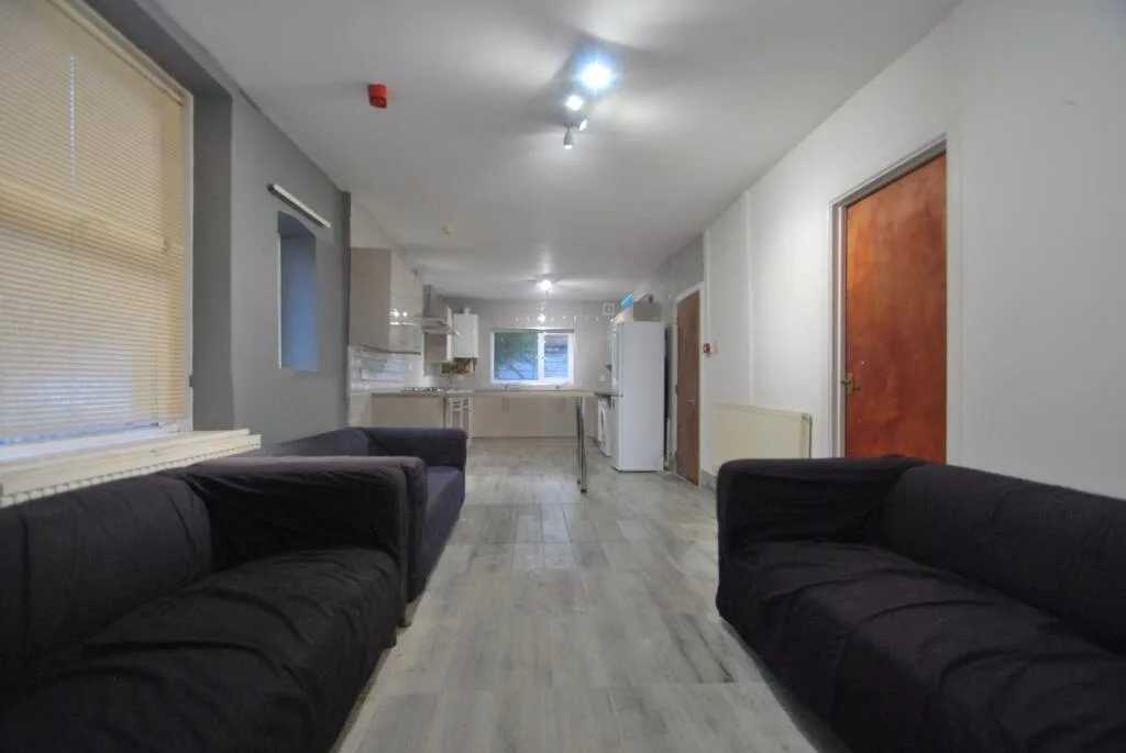 8 bedroom house for rent