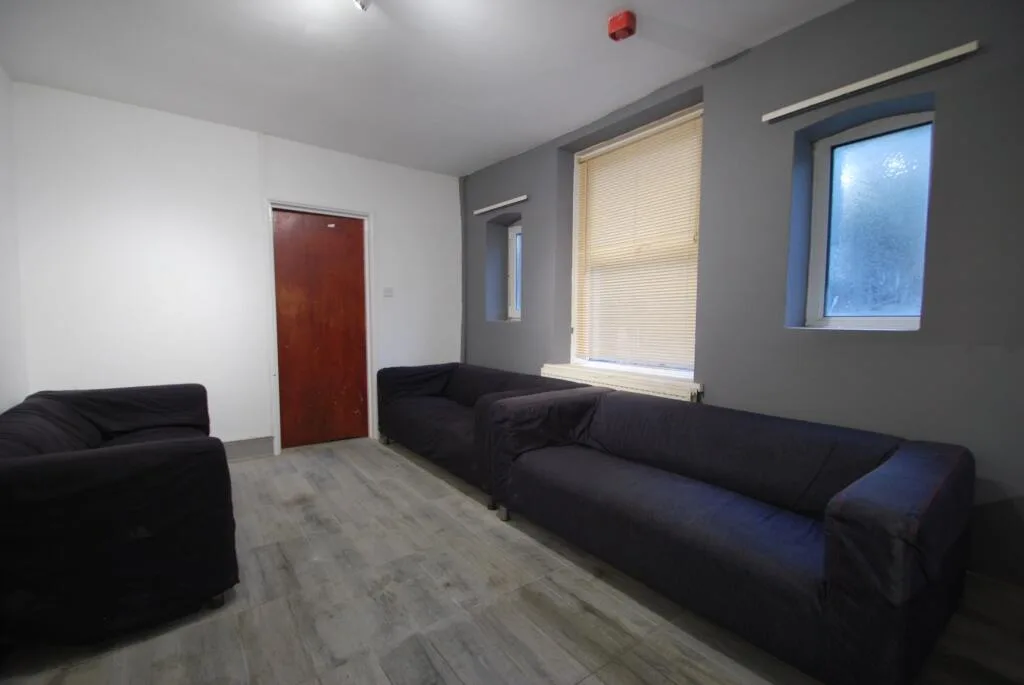 8 bedroom house for rent
