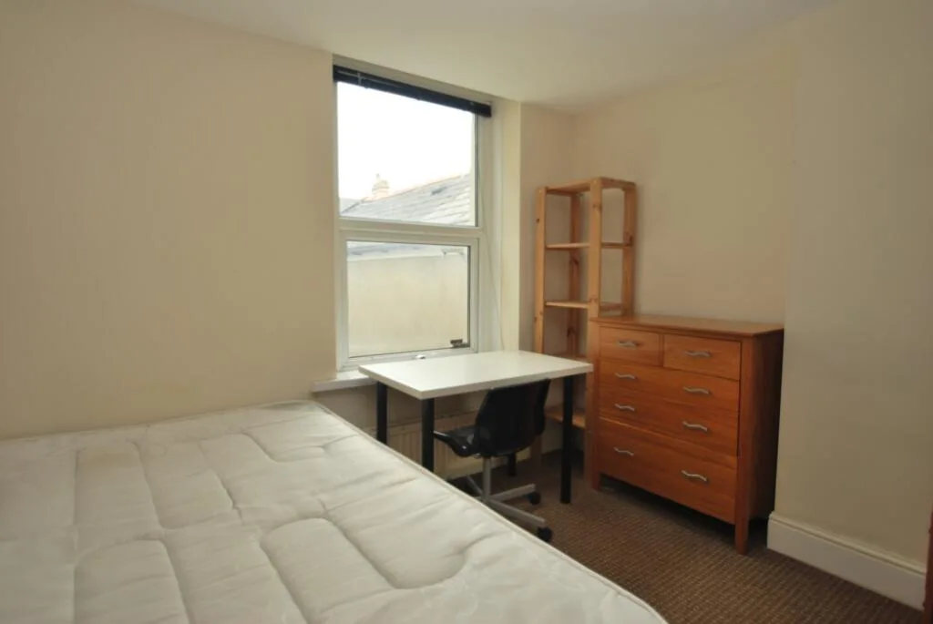 8 bedroom house for rent