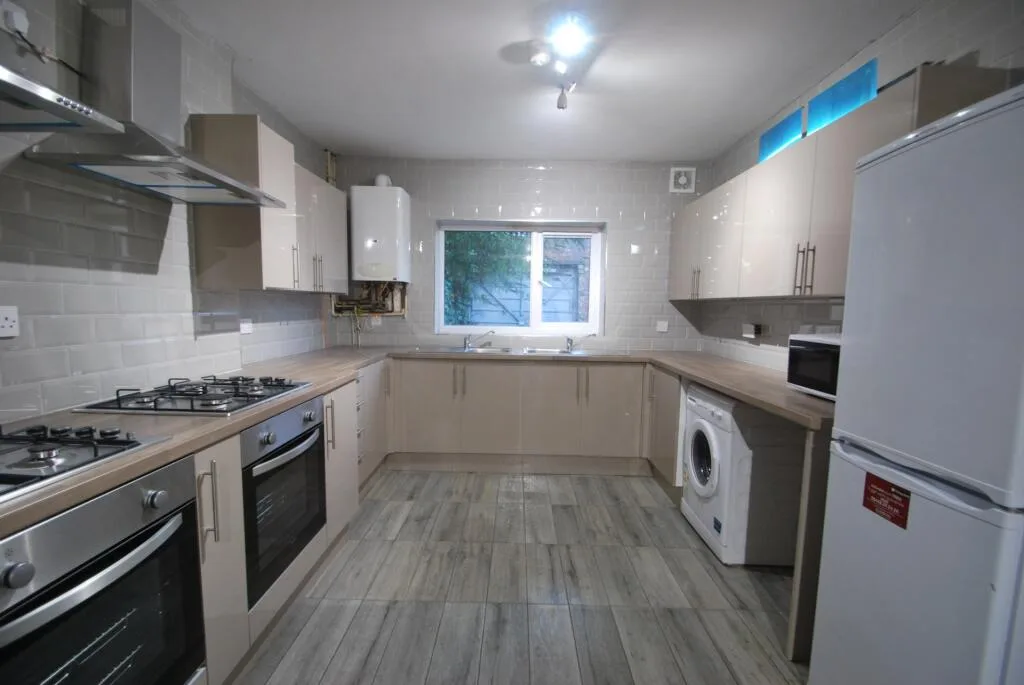 8 bedroom house for rent