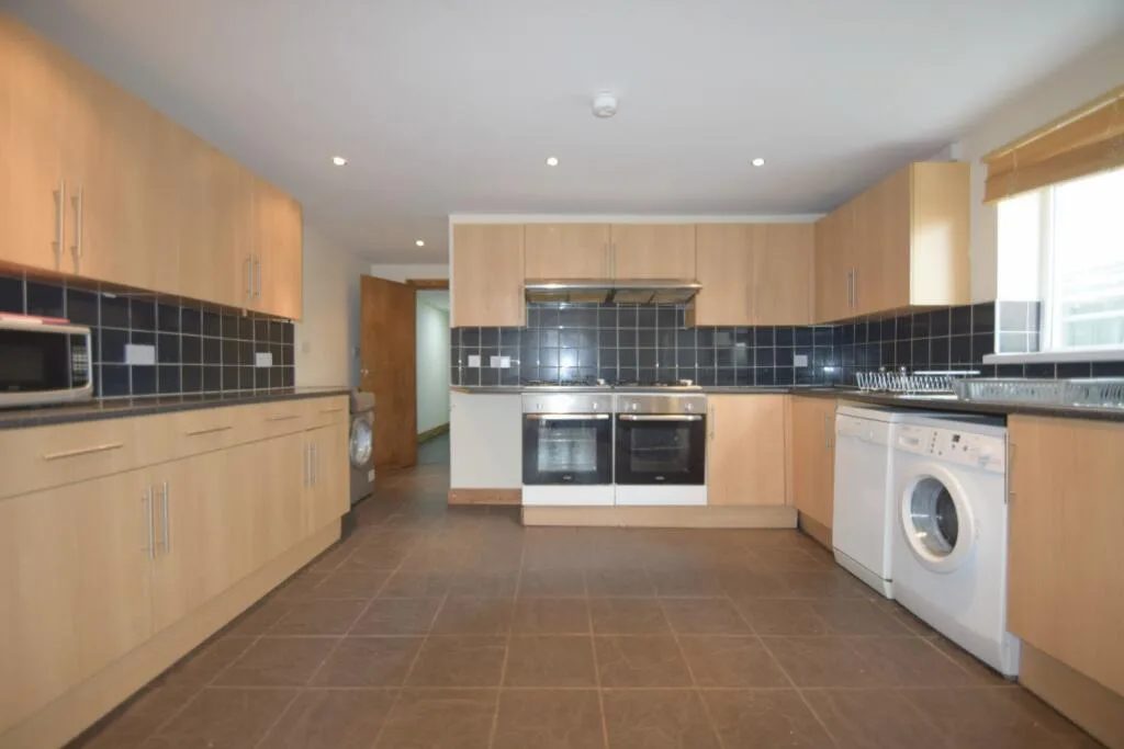 9 bedroom house for rent
