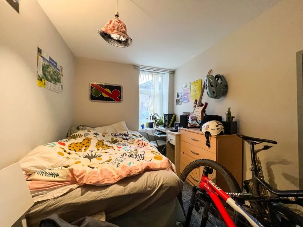 8 bedroom terraced house for rent