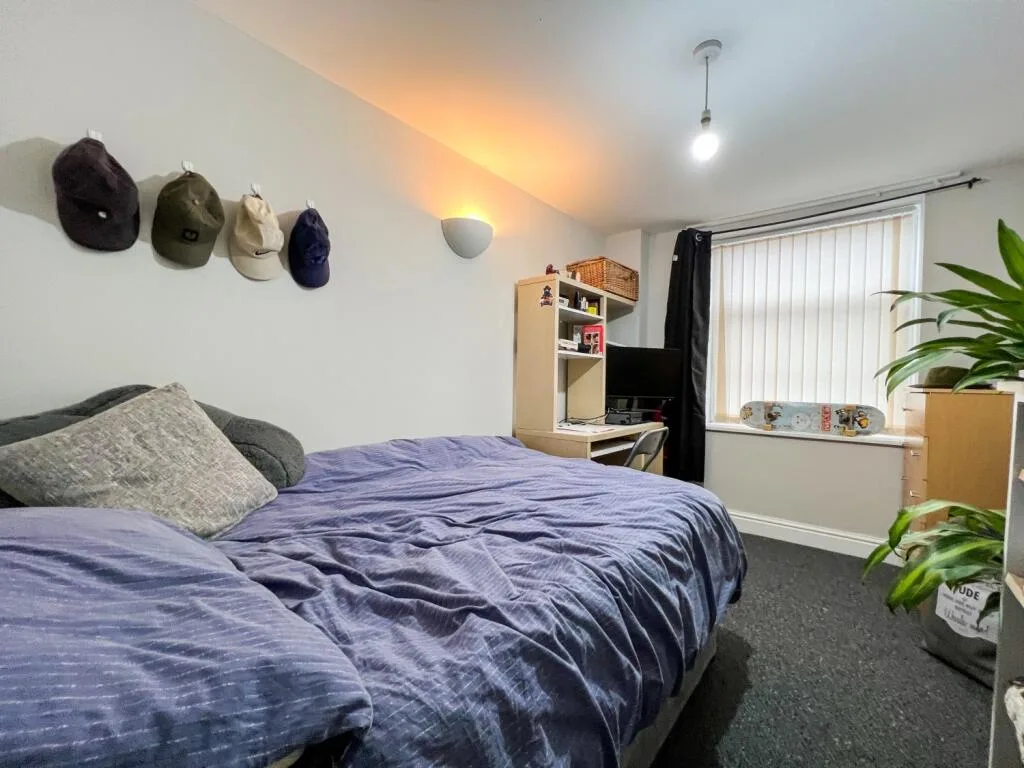 8 bedroom terraced house for rent