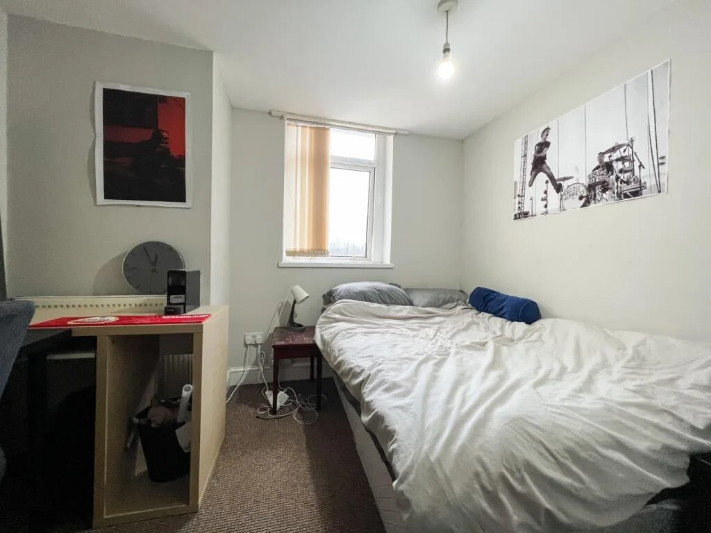 8 bedroom terraced house for rent