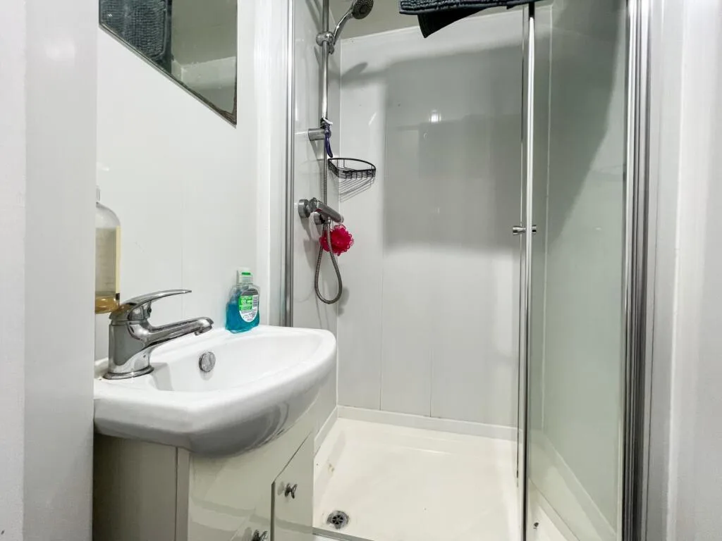 8 bedroom terraced house for rent