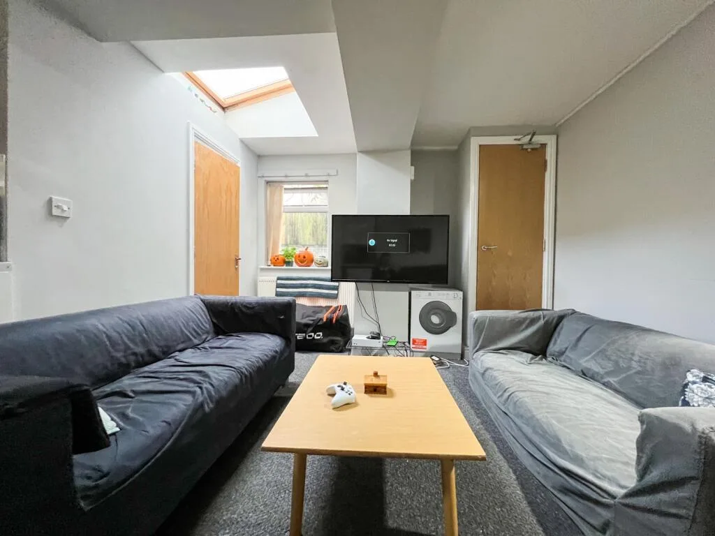 8 bedroom terraced house for rent