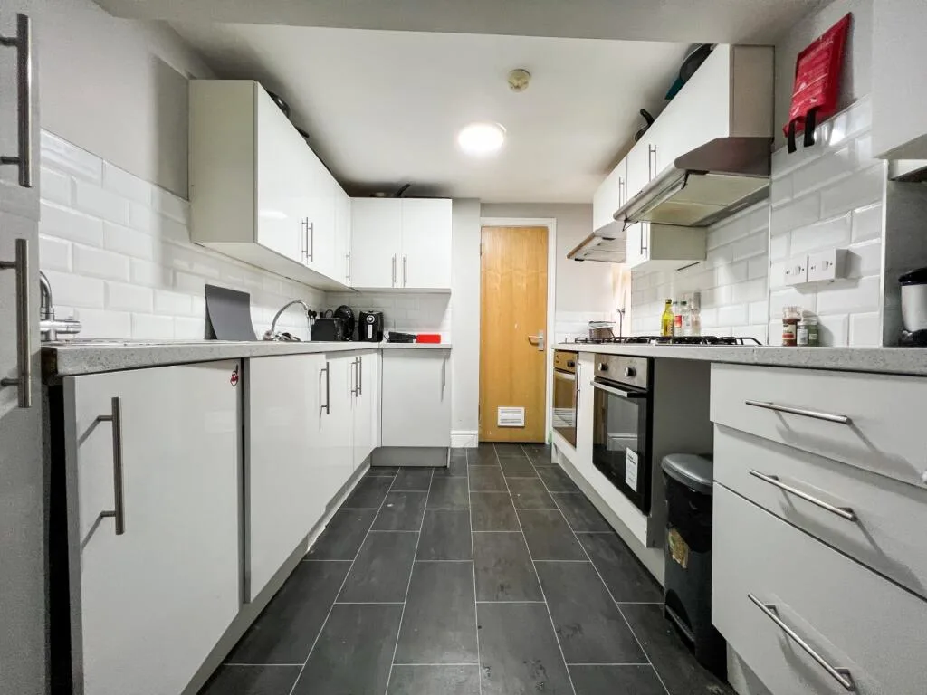 8 bedroom terraced house for rent