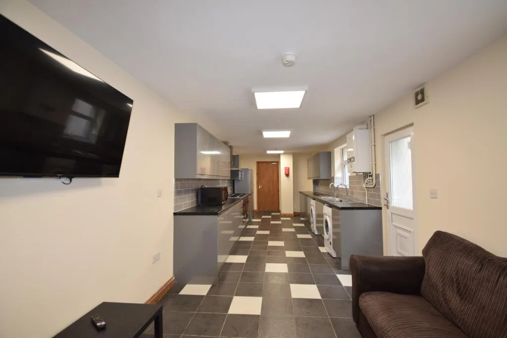 9 bedroom house for rent