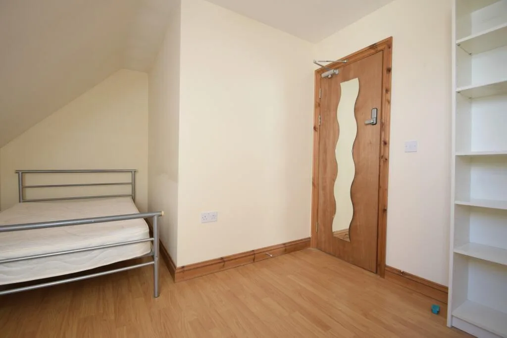 9 bedroom house for rent