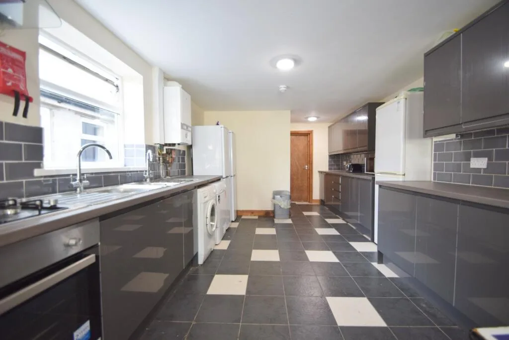 9 bedroom house for rent