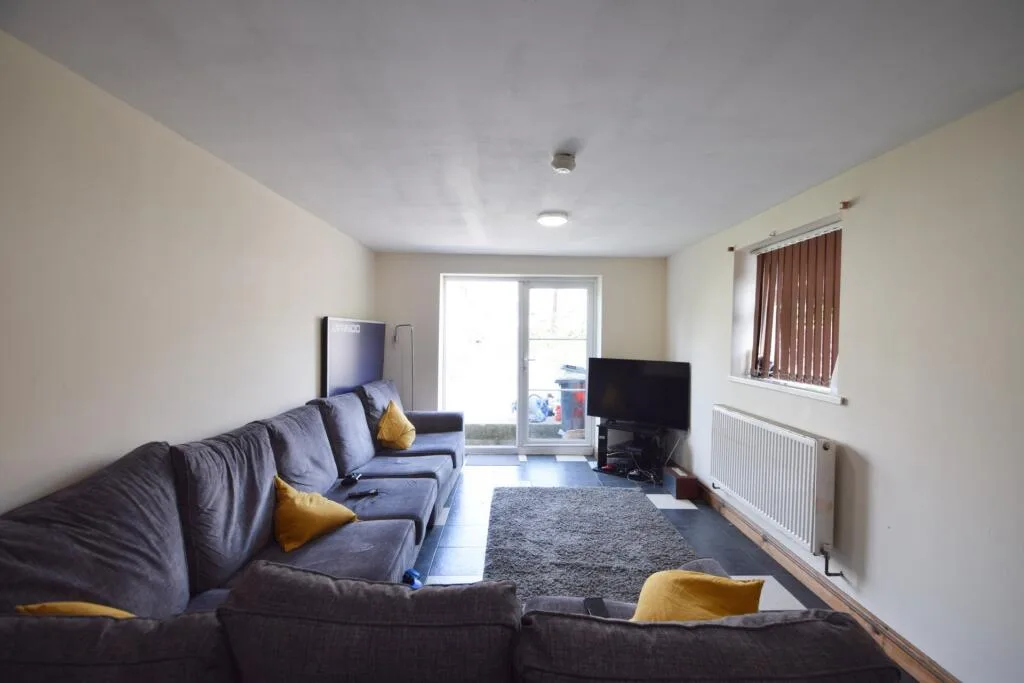 9 bedroom house for rent