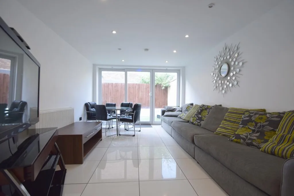9 bedroom house for rent