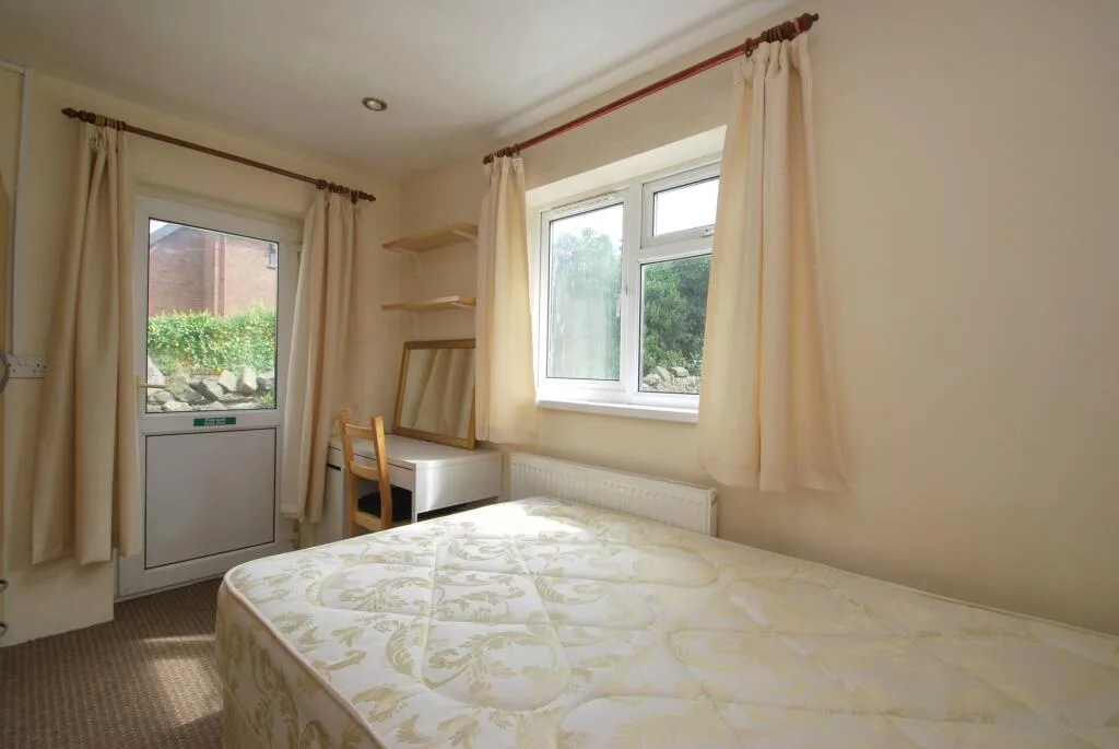 8 bedroom house for rent