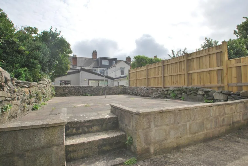 8 bedroom house for rent