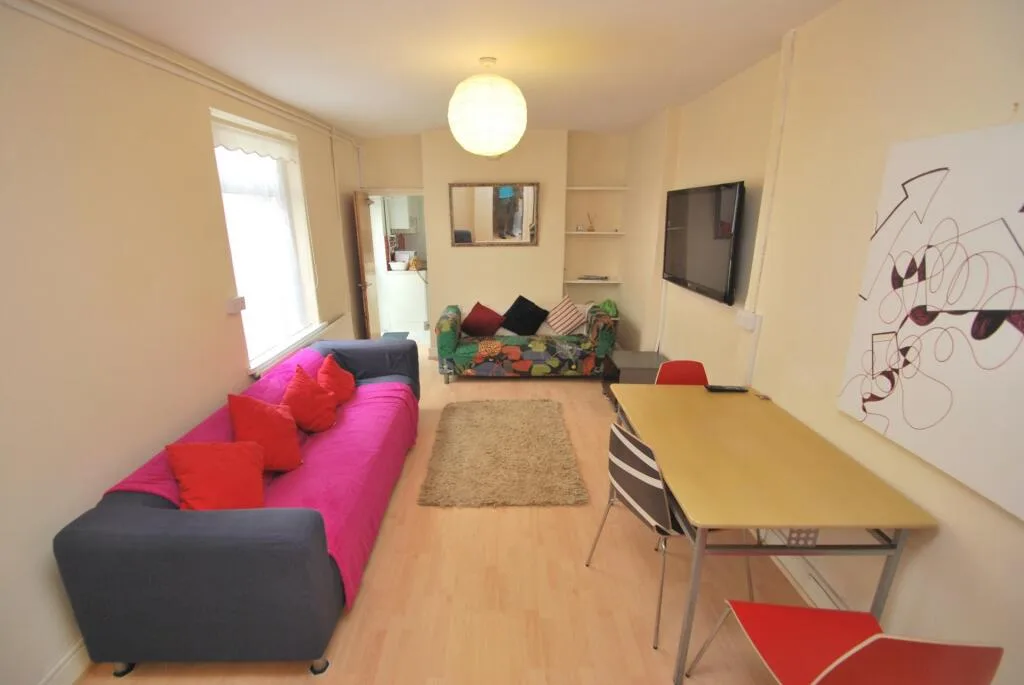 8 bedroom house for rent