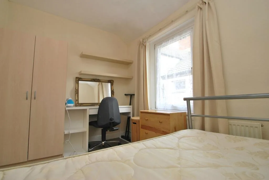 8 bedroom house for rent