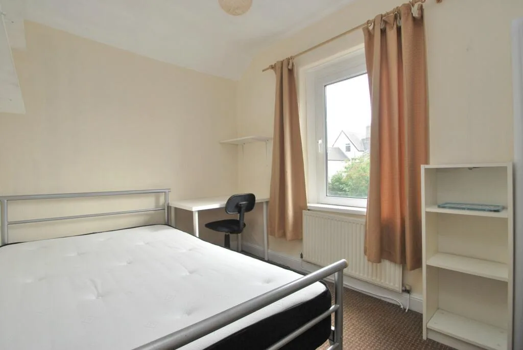 8 bedroom house for rent