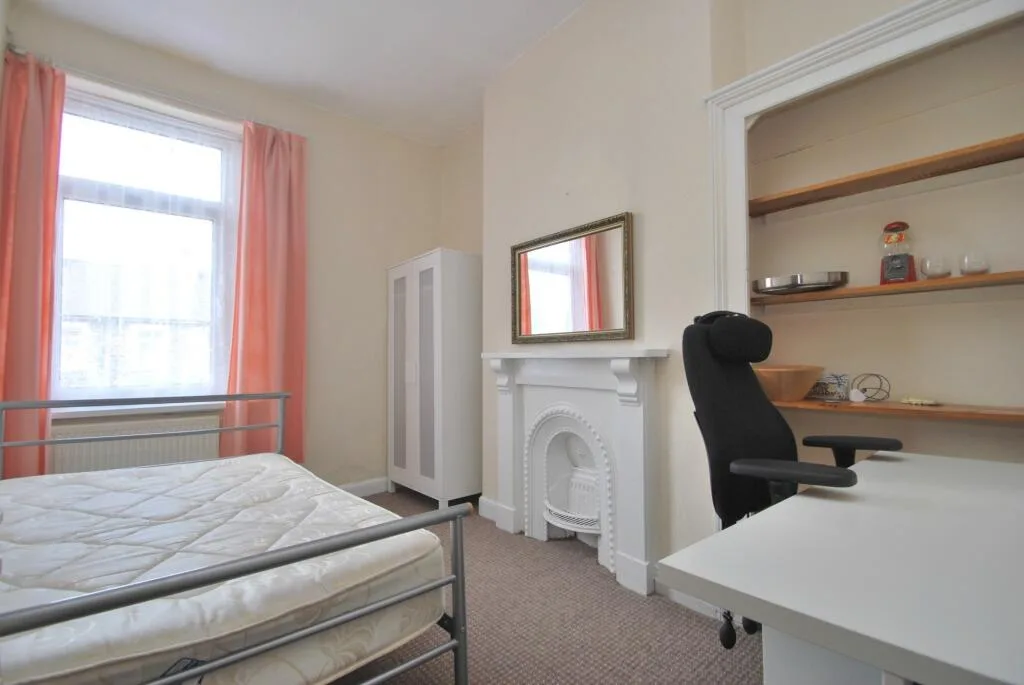 8 bedroom house for rent