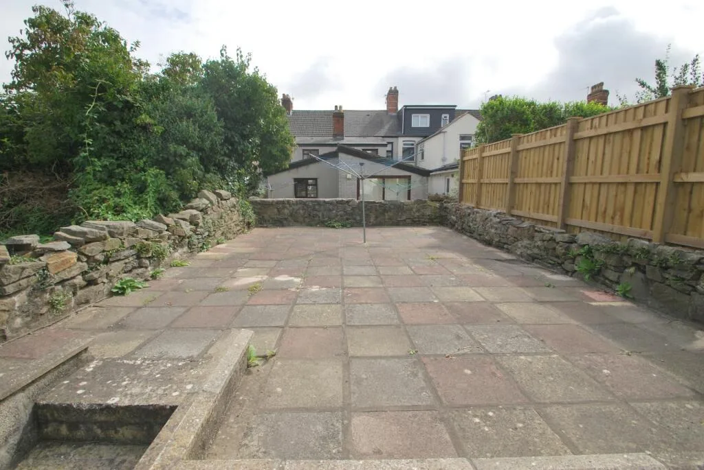 8 bedroom house for rent
