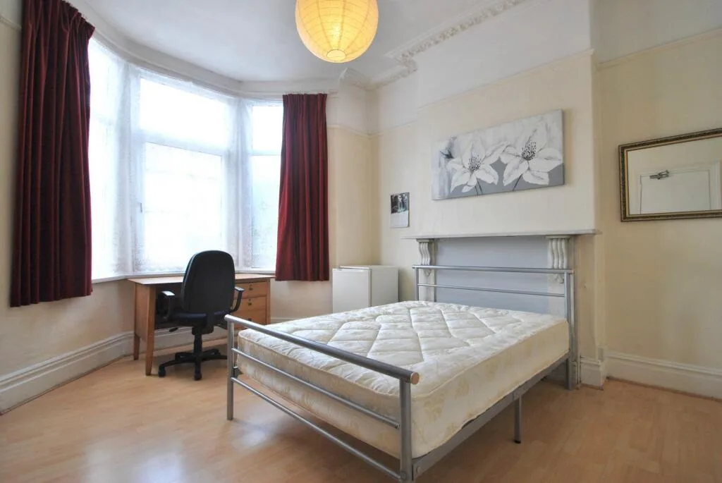 8 bedroom house for rent