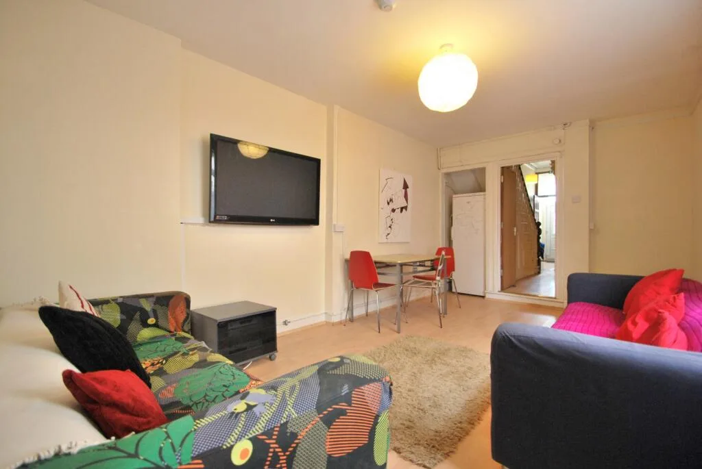 8 bedroom house for rent