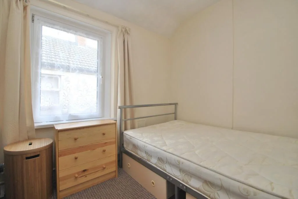 8 bedroom house for rent