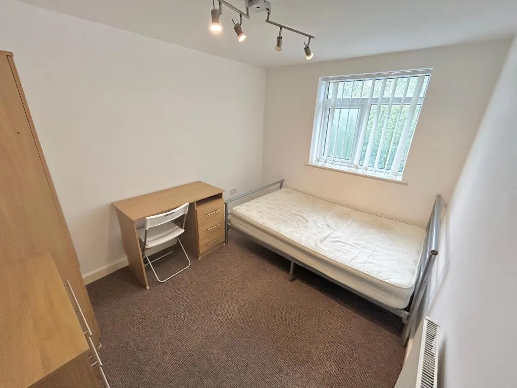 6 bedroom terraced house for rent
