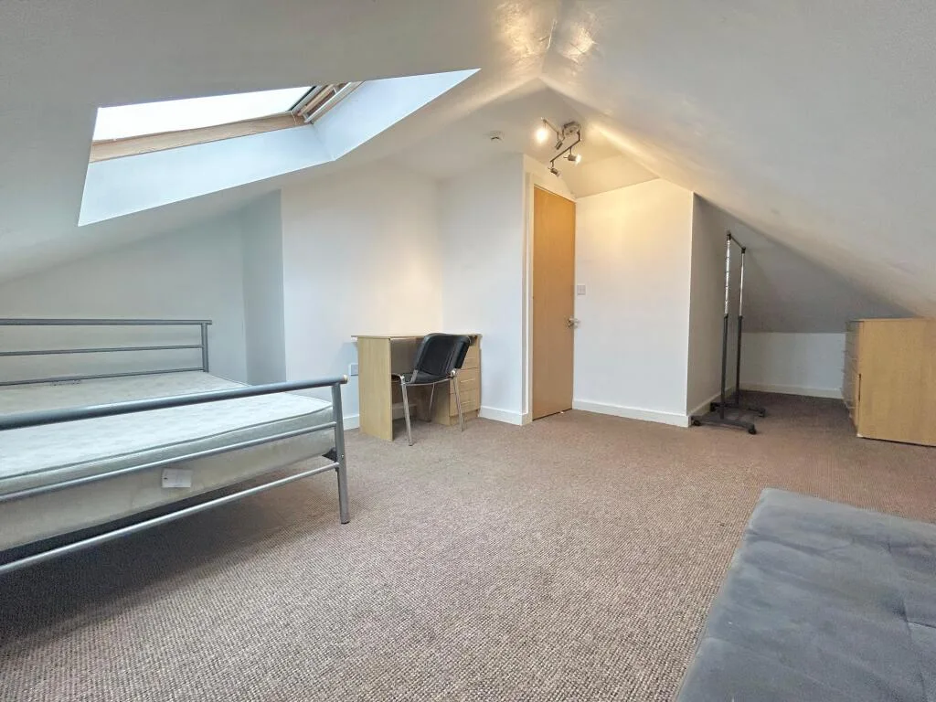6 bedroom terraced house for rent
