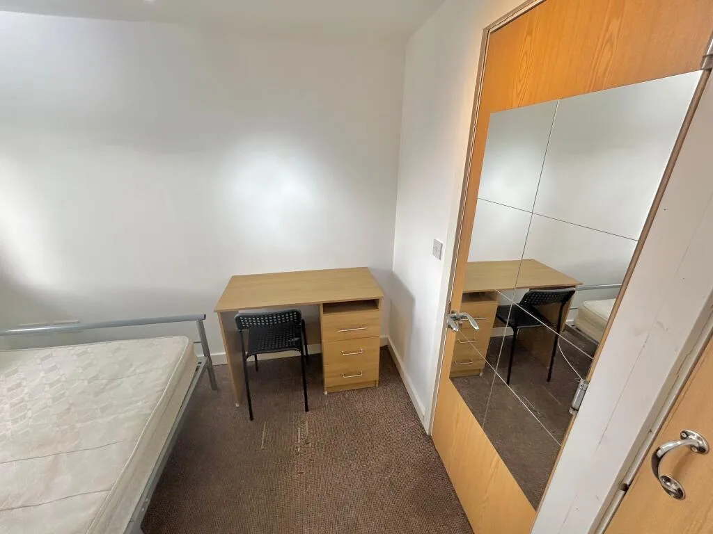 6 bedroom terraced house for rent
