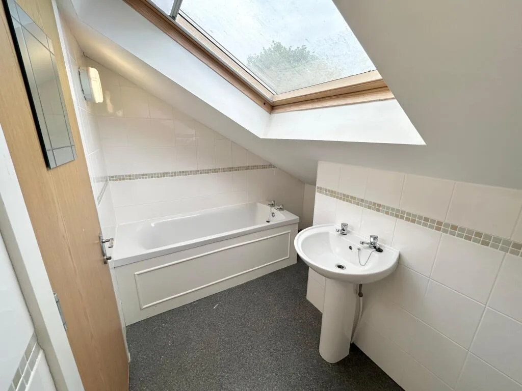 6 bedroom terraced house for rent