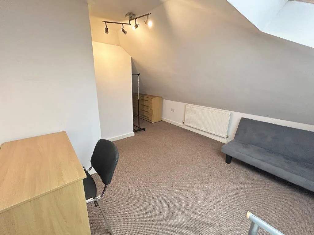 6 bedroom terraced house for rent