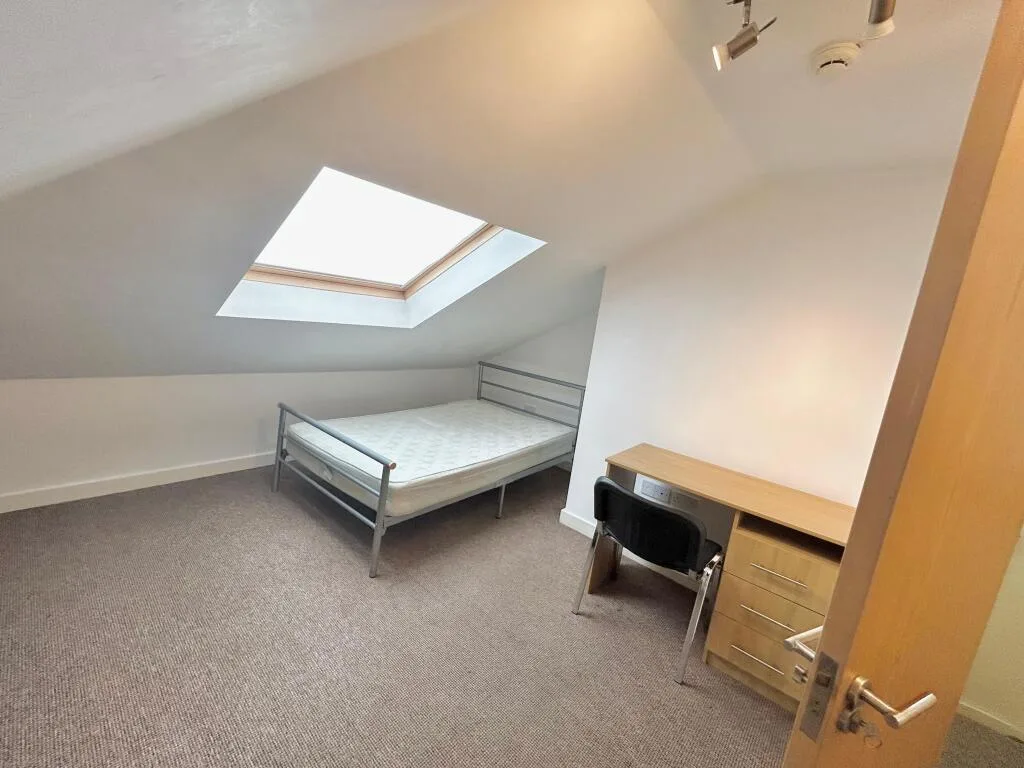 6 bedroom terraced house for rent