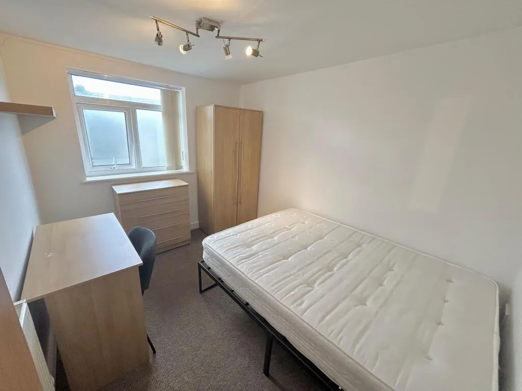 6 bedroom terraced house for rent