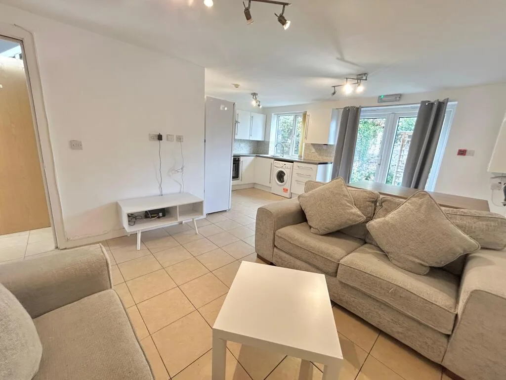 6 bedroom terraced house for rent