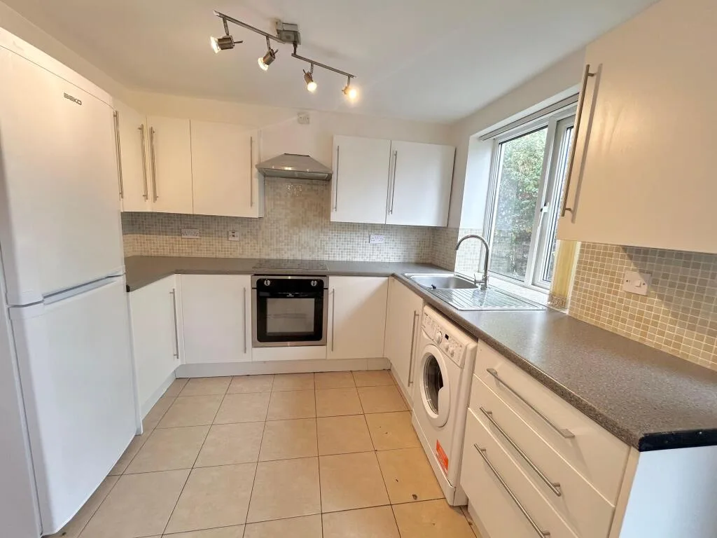 6 bedroom terraced house for rent