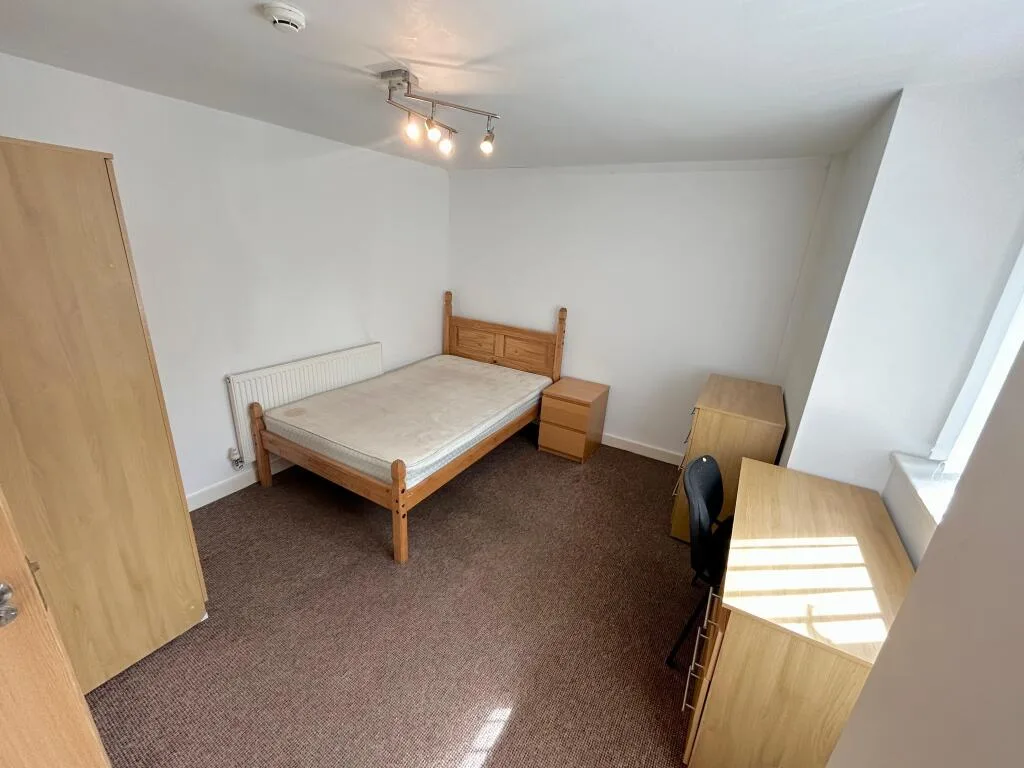 6 bedroom terraced house for rent