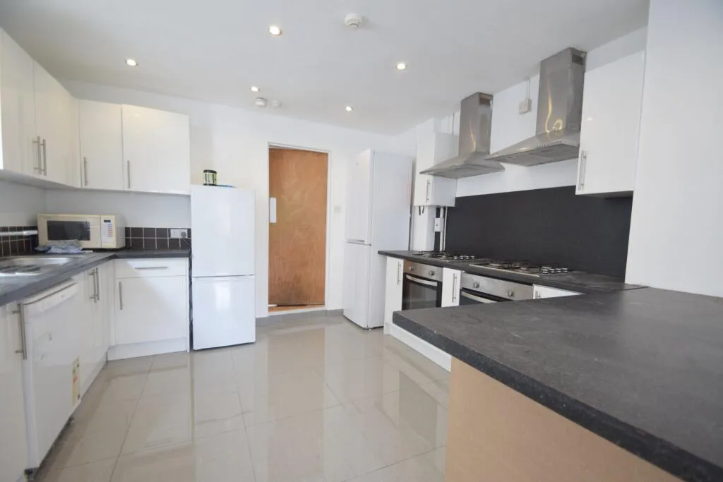 8 bedroom house for rent