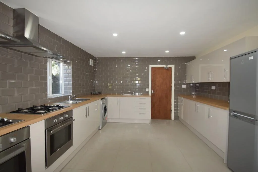 8 bedroom house for rent