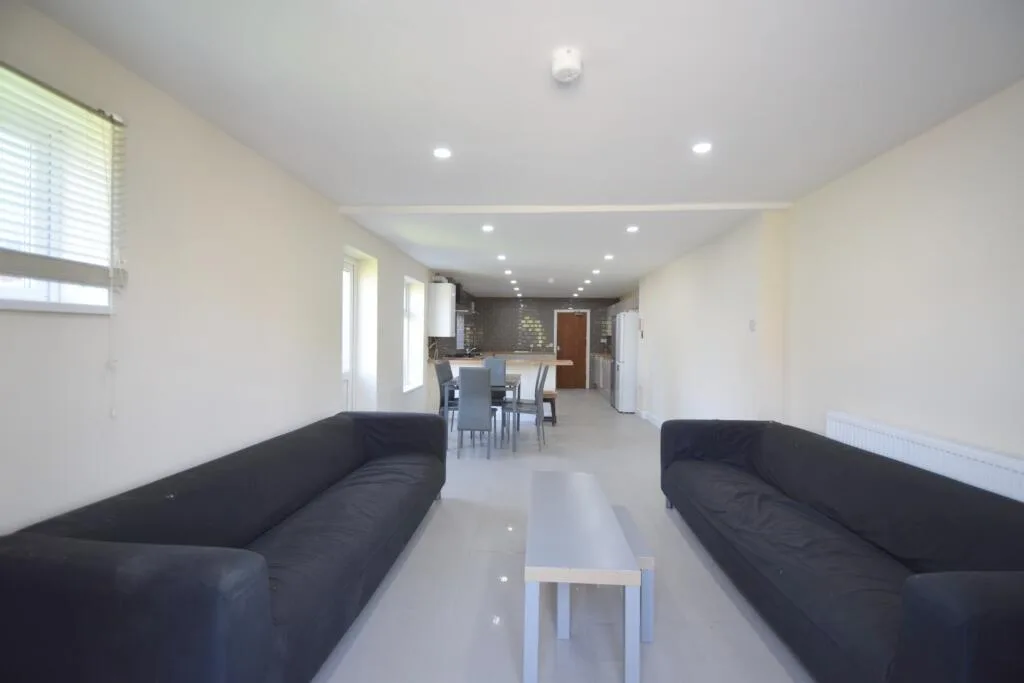 8 bedroom house for rent