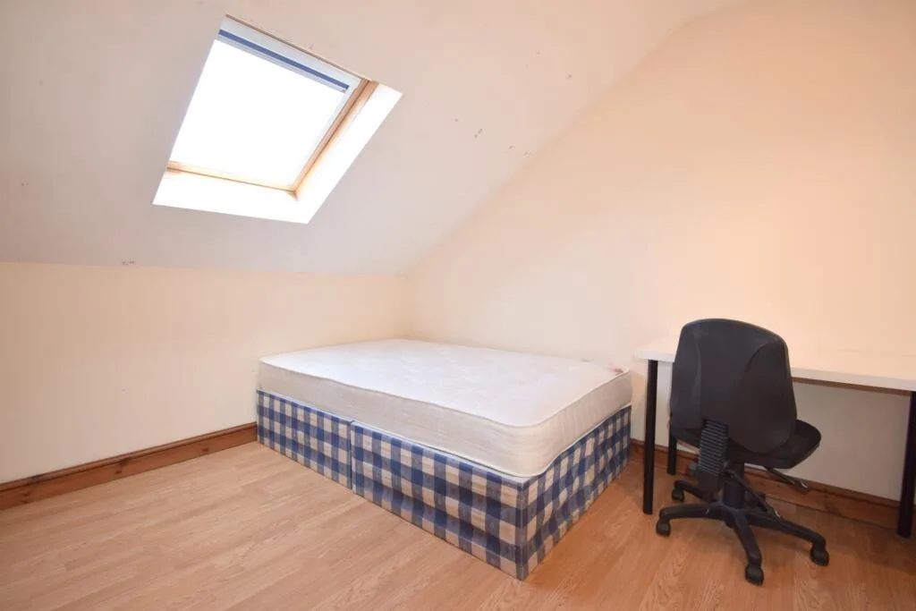 8 bedroom house for rent