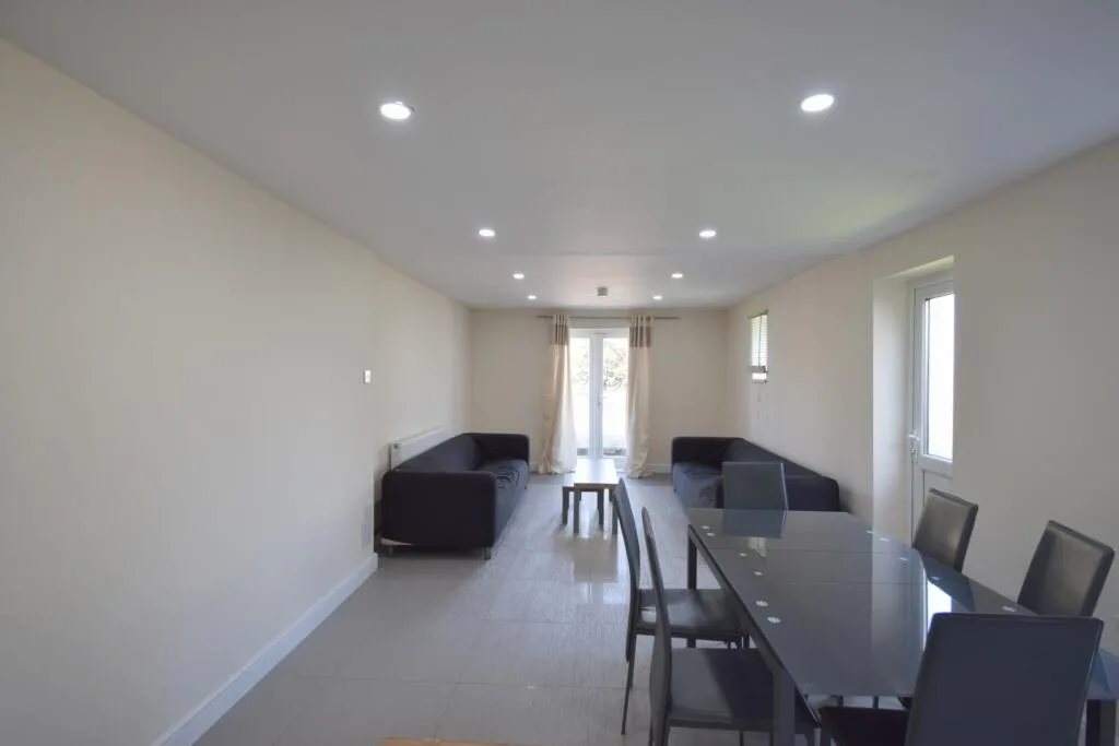 8 bedroom house for rent