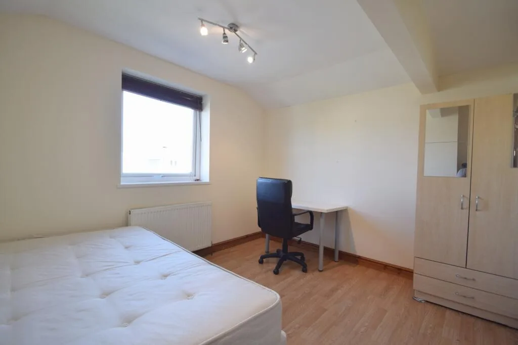8 bedroom house for rent