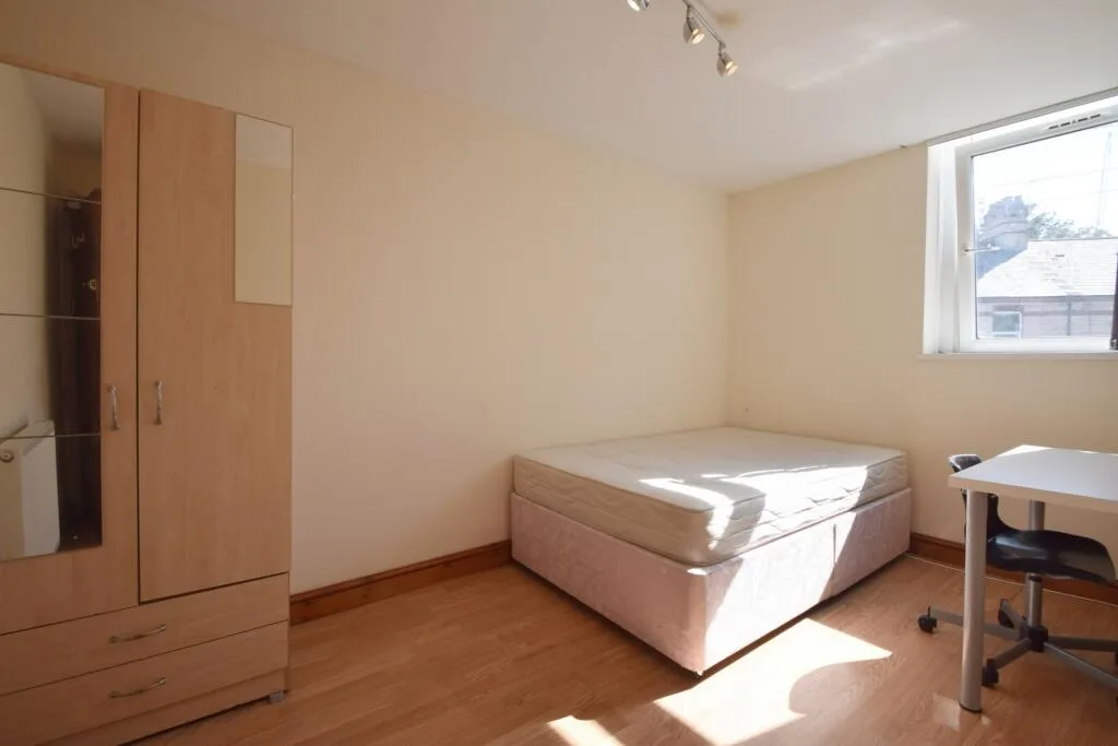 8 bedroom house for rent