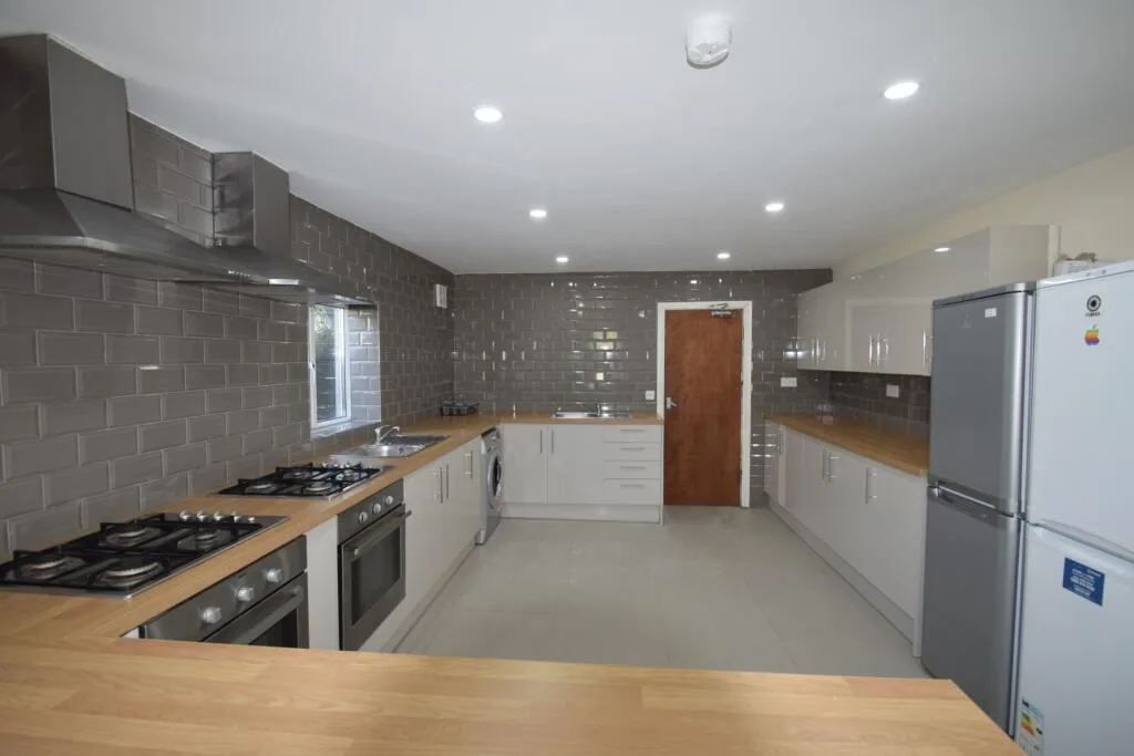 8 bedroom house for rent