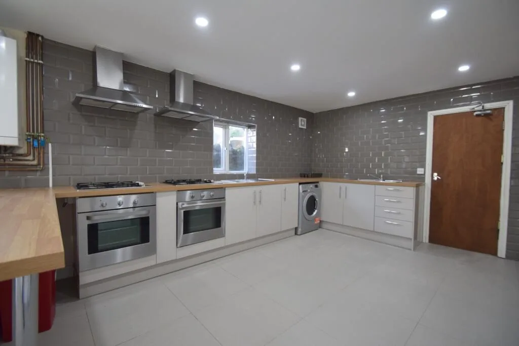 8 bedroom house for rent