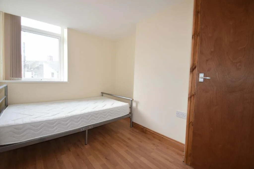 8 bedroom house for rent