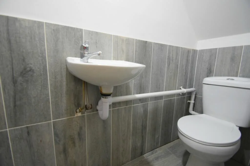 8 bedroom house for rent